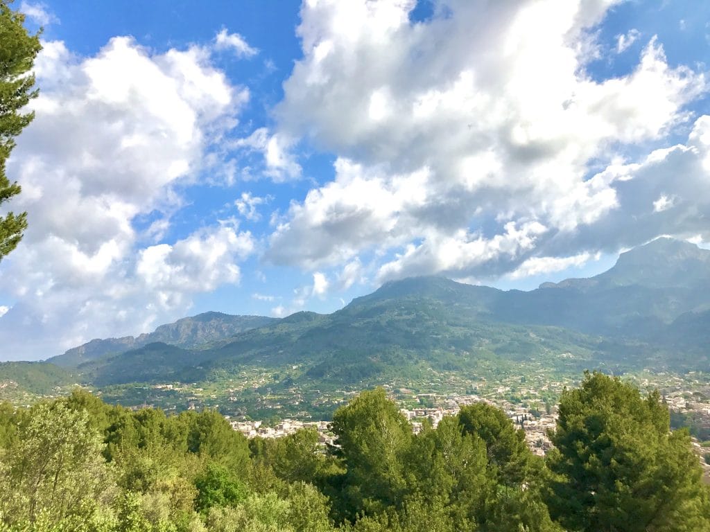 This incredible view of the mountains make Palma de Mallorca worth visiting
