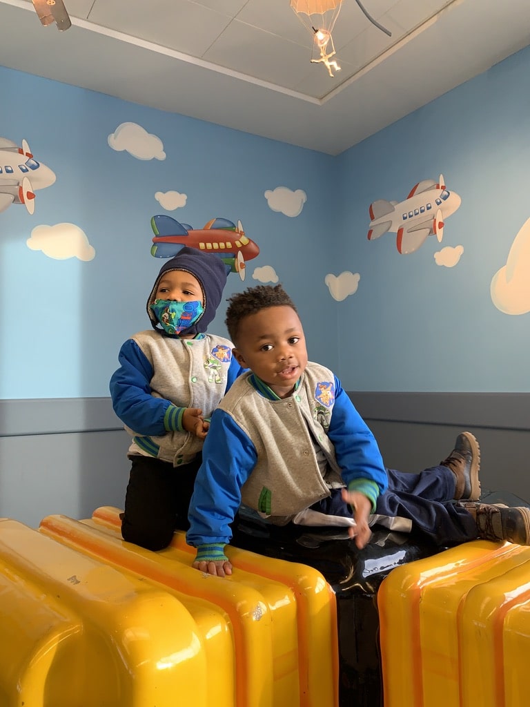 flying with toddlers at the airport play area