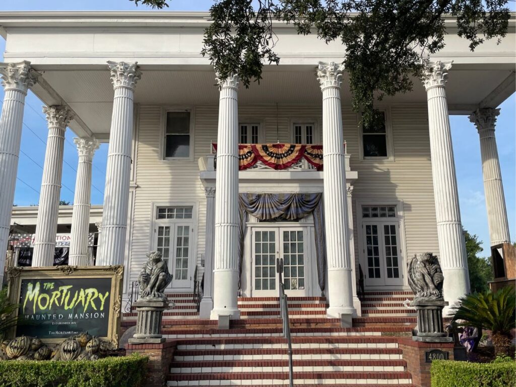 The Mortuary Haunted House- one of the spookiest things to do in New Orleans in Fall.